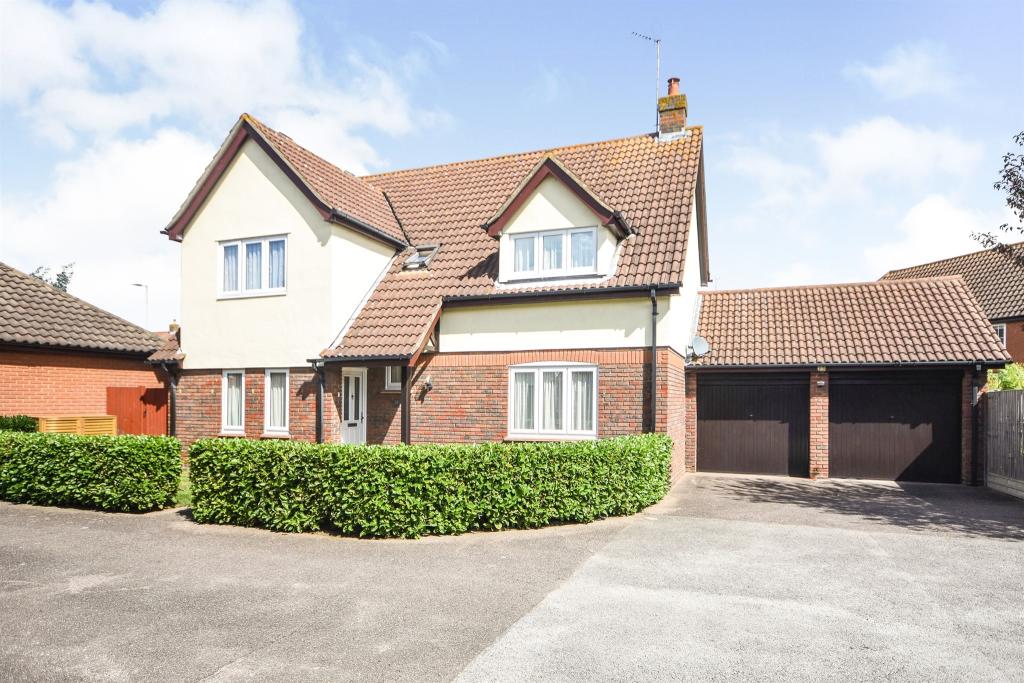 4 bedroom detached house for sale in Sandford Mill Road, Chelmer