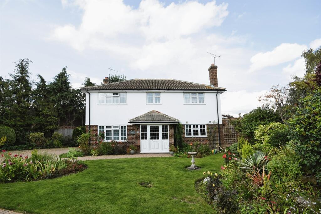 4 bedroom detached house for sale in Galleywood Road, Great Baddow, Chelmsford, CM2