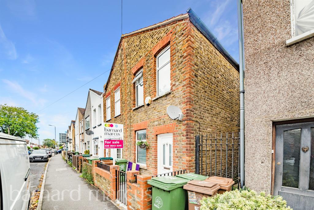 2 bedroom end of terrace house for sale in Collingwood Road, Sutton, SM1