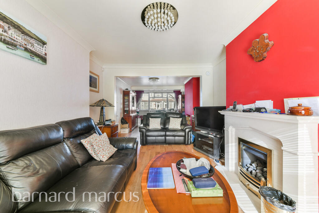 3 bedroom terraced house for sale in Kynaston Avenue, Thornton Heath, CR7