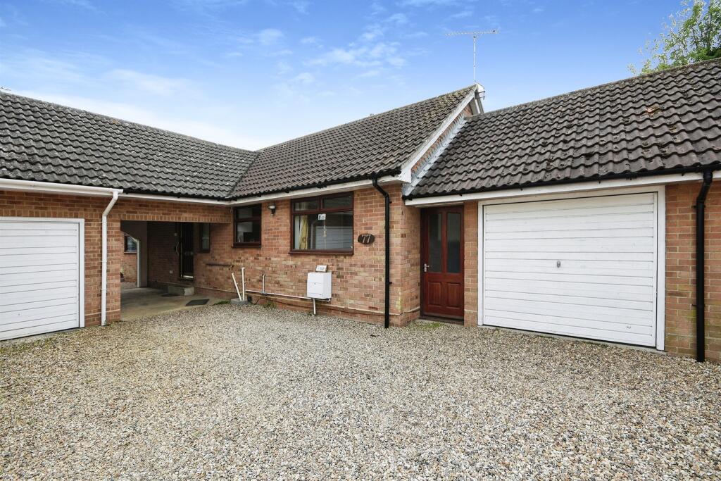 4 bedroom detached bungalow for sale in Oak Road, Tiptree, Colchester, CO5