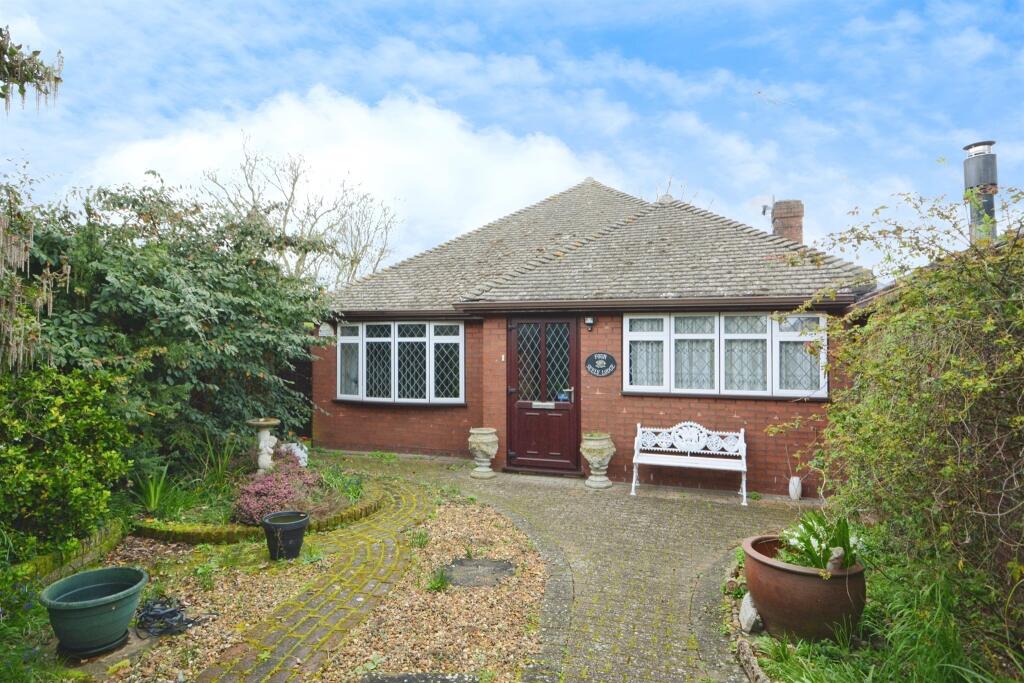 3 bedroom detached bungalow for sale in Gorse Lane, Tiptree, Colchester