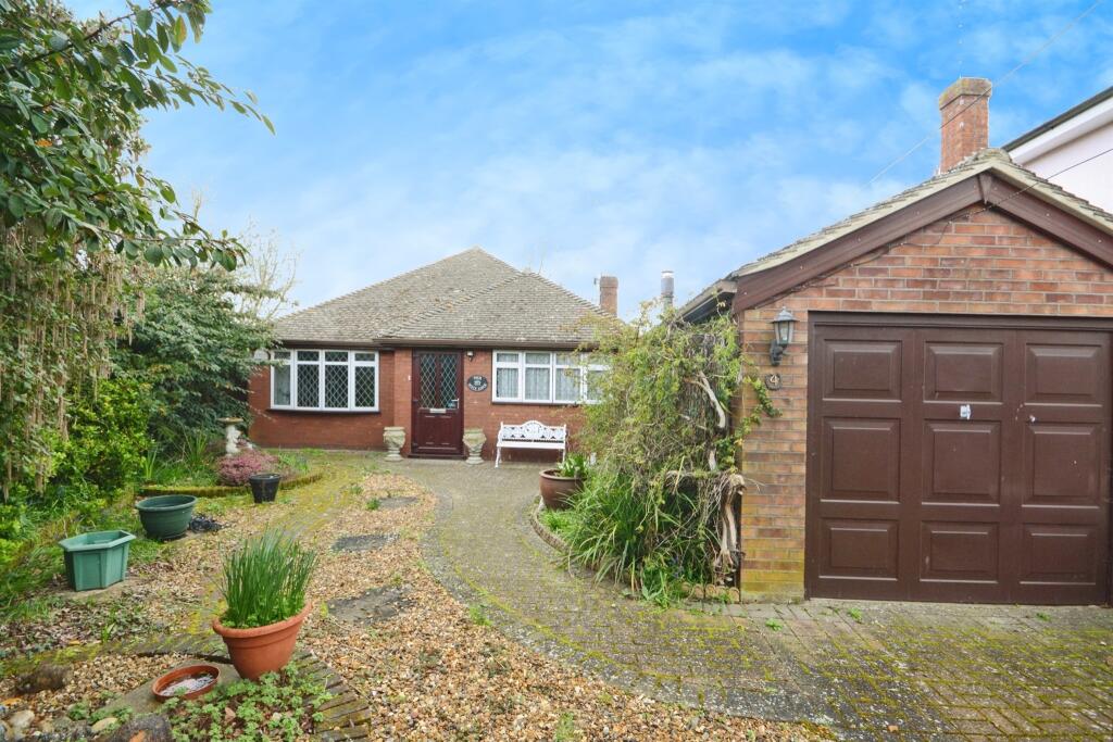 3 bedroom detached bungalow for sale in Gorse Lane, Tiptree, Colchester