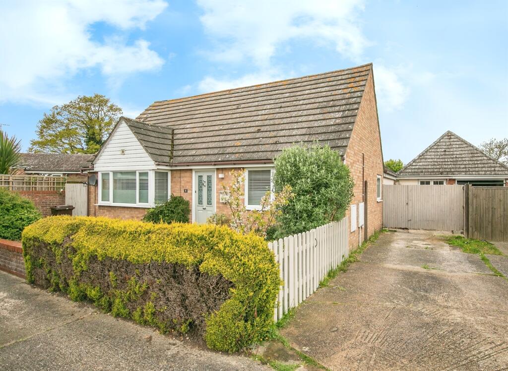 3 bedroom detached bungalow for sale in Robert Way, Wivenhoe