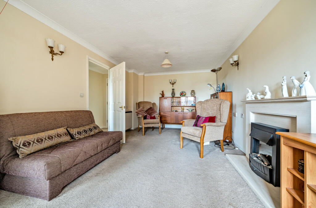2 bedroom retirement property for sale in Farnham Close, London, N20