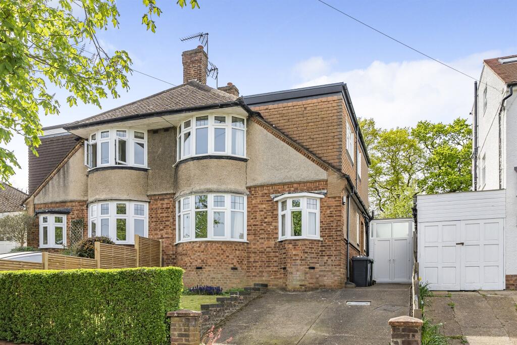 3 bedroom semidetached house for sale in Gallants Farm Road, East