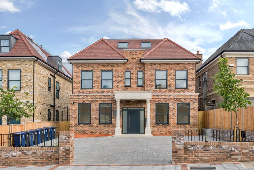 Main image of property: Sunside Court, Oakleigh Park South, Whetstone, London, N20