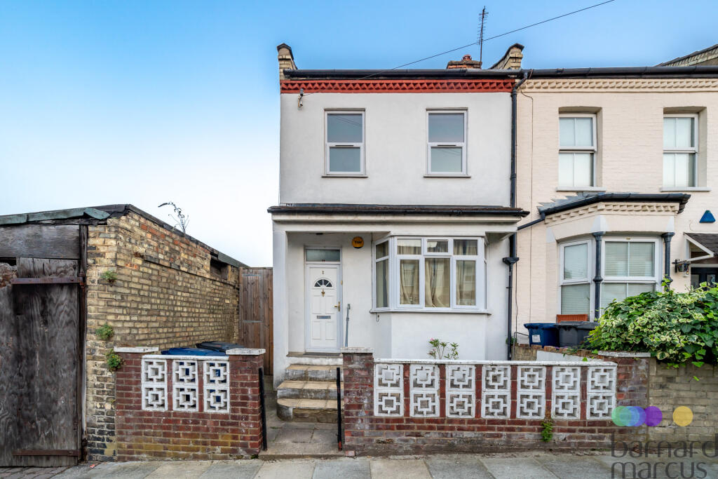 4 bedroom end of terrace house