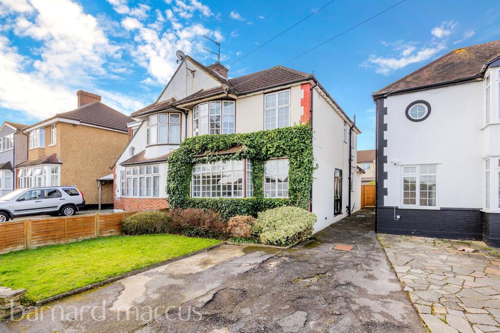 4 bedroom semidetached house for sale in Langley Avenue, Worcester