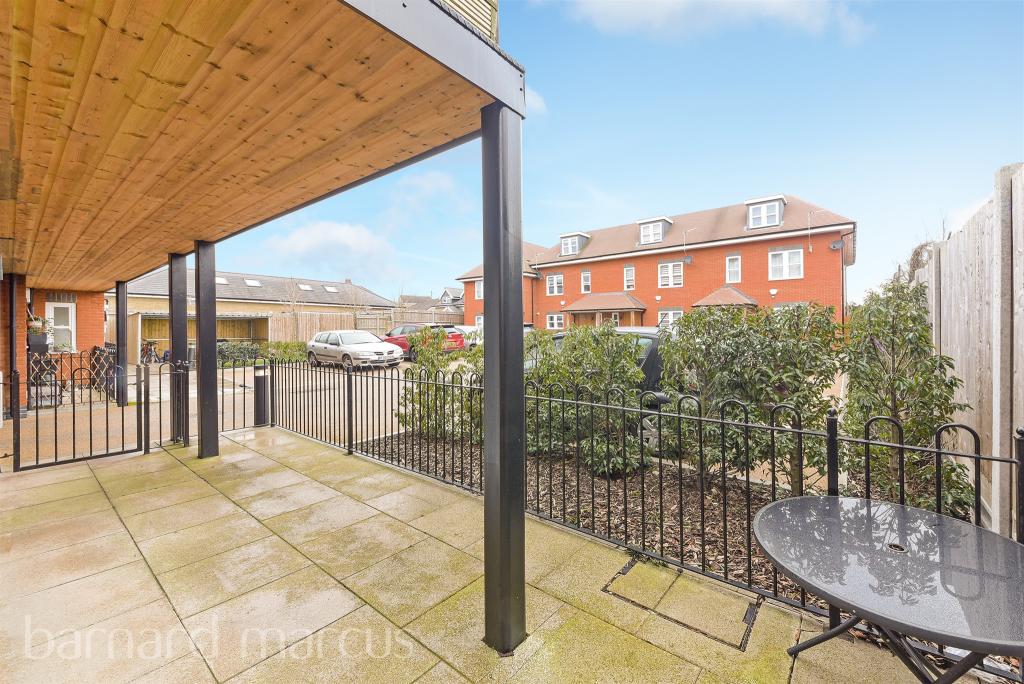 2 bedroom apartment for sale in London Road, North Cheam, SM3