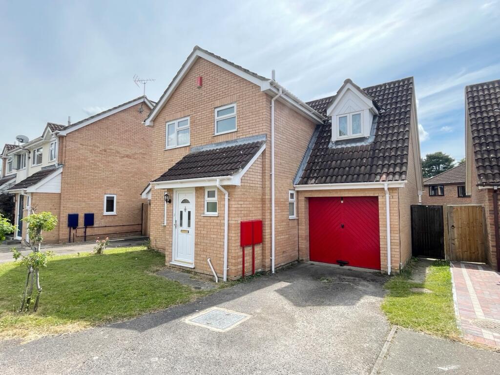 3 bedroom detached house for sale in Pampas Close, Highwoods