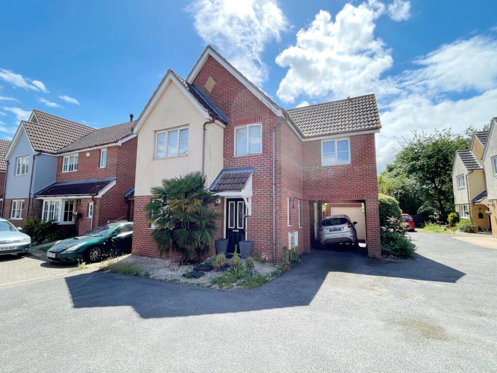 3 bedroom link detached house for sale in Purvis Way, Highwoods