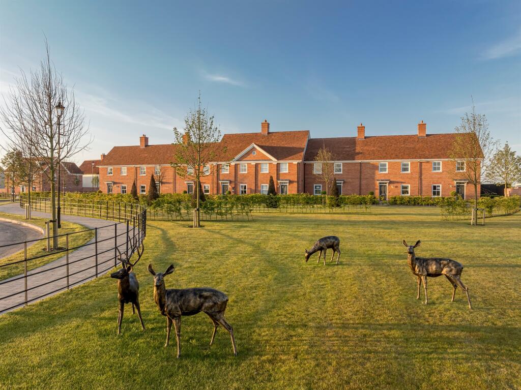 3 bedroom end of terrace house for sale in Manningtree Park, Mistley