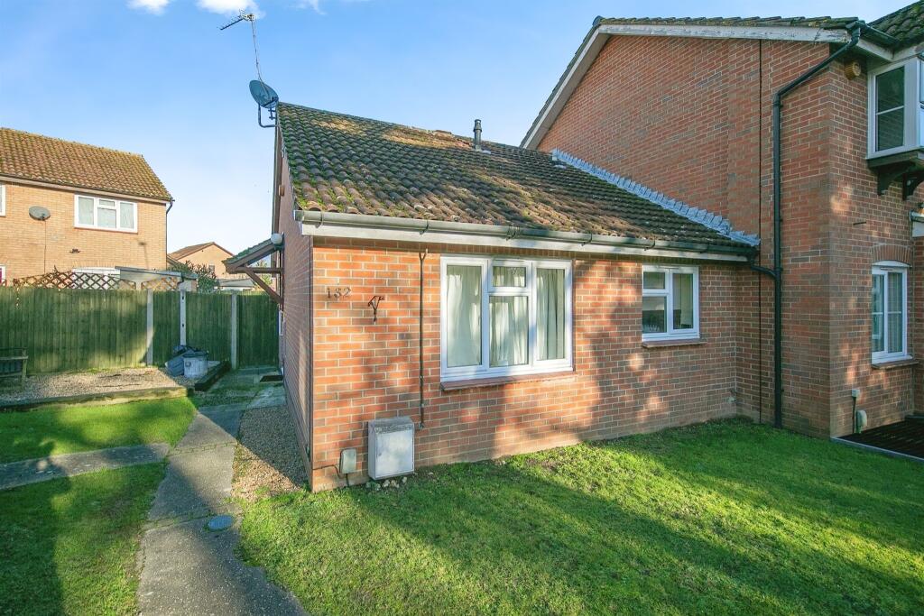 2 bedroom semidetached bungalow for sale in Eastwood Drive, Highwoods