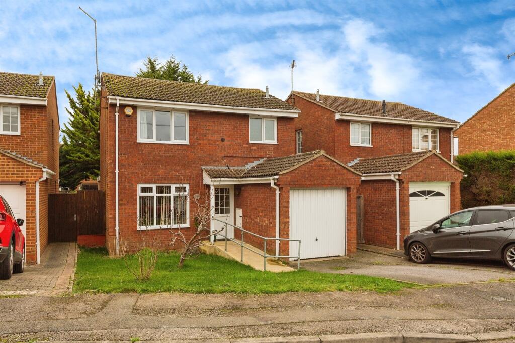 3 bedroom detached house for sale in Rembrandt End, Haydon Hill