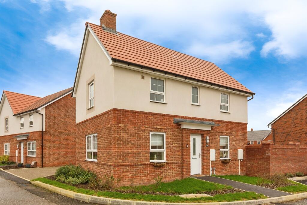3 bedroom detached house for sale in Nutmeg Close, Broughton, Aylesbury