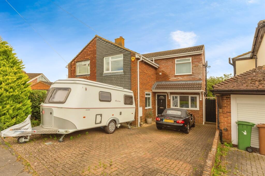 2 bedroom semidetached house for sale in Turville Road, Bedgrove