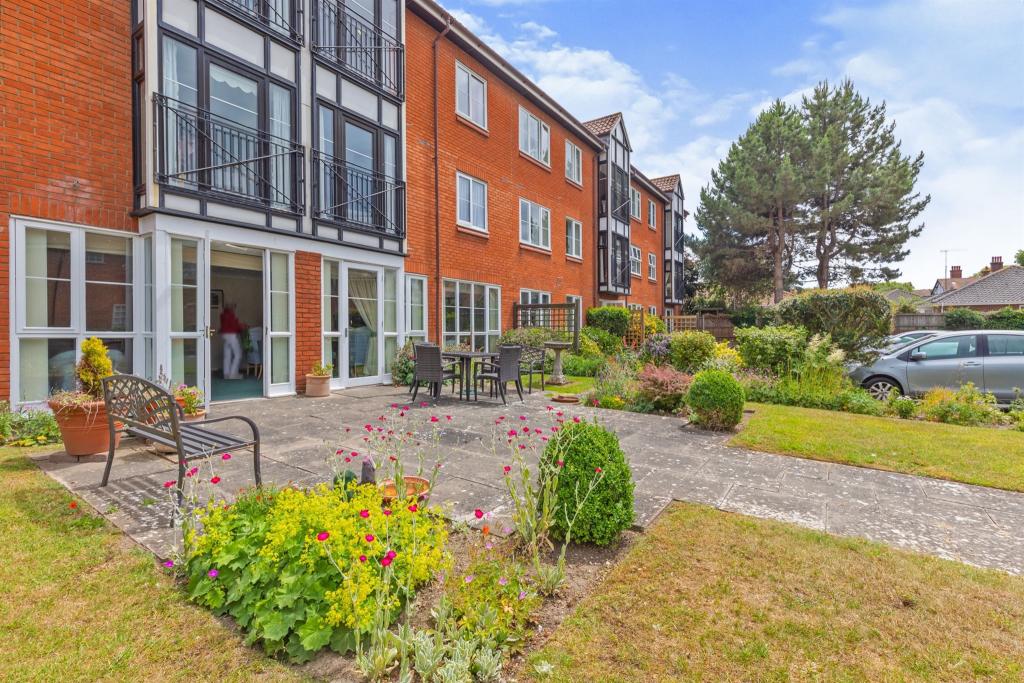 2 bedroom apartment for sale in Ashdown Court, Cromer, NR27