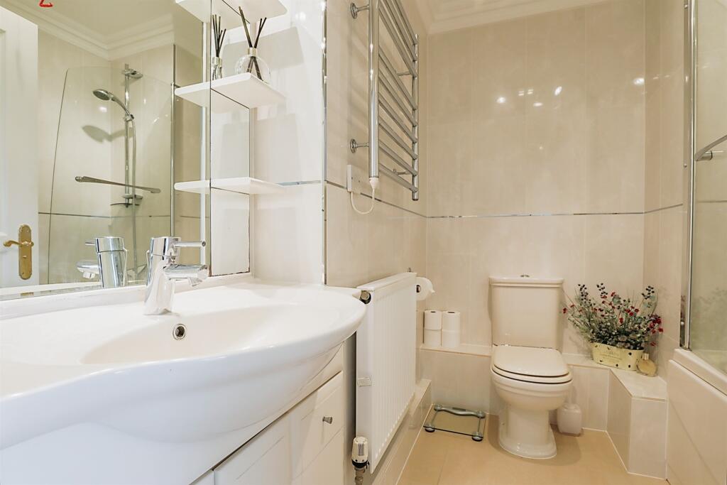 2 bedroom apartment for sale in Overstrand Road, Cromer, NR27