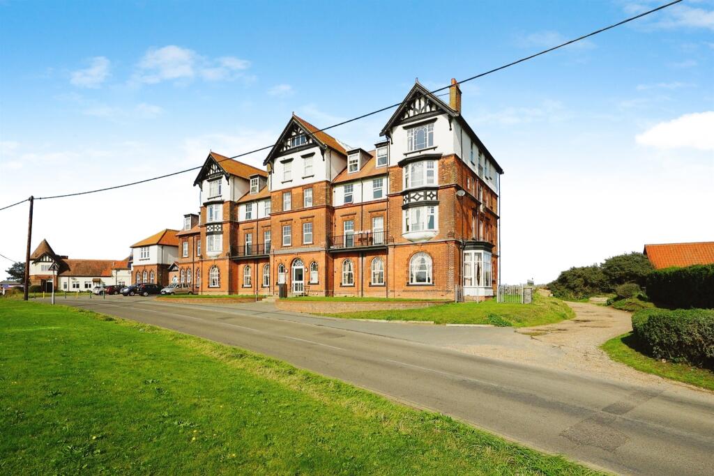 1 bedroom flat for sale in Cromer Road, Mundesley, Norwich, NR11