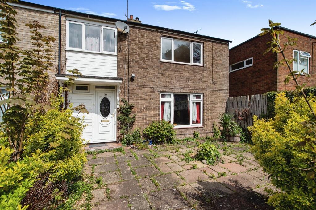 4 bedroom end of terrace house for sale in Martian Avenue, Hemel