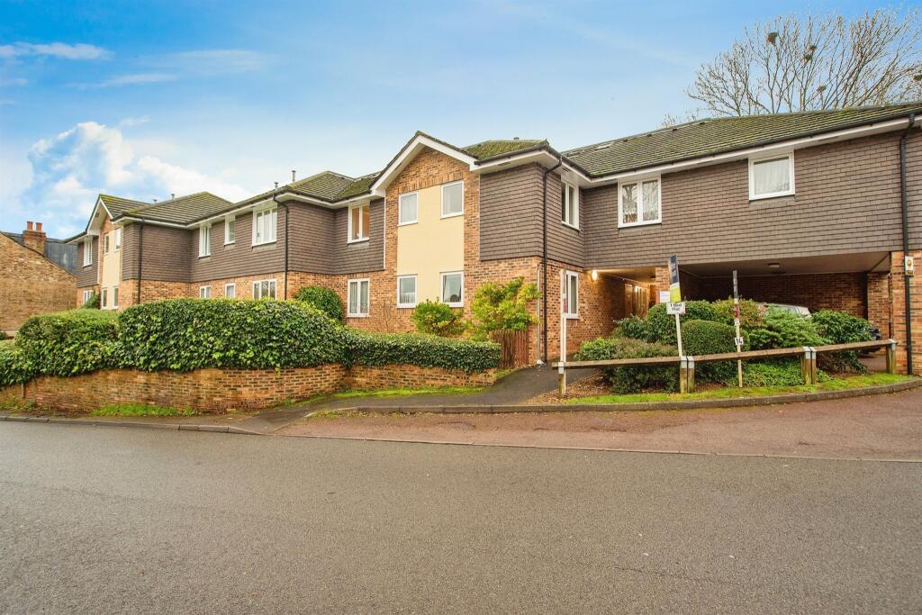 1 bedroom flat for sale in Church Lane, Kings Langley, WD4