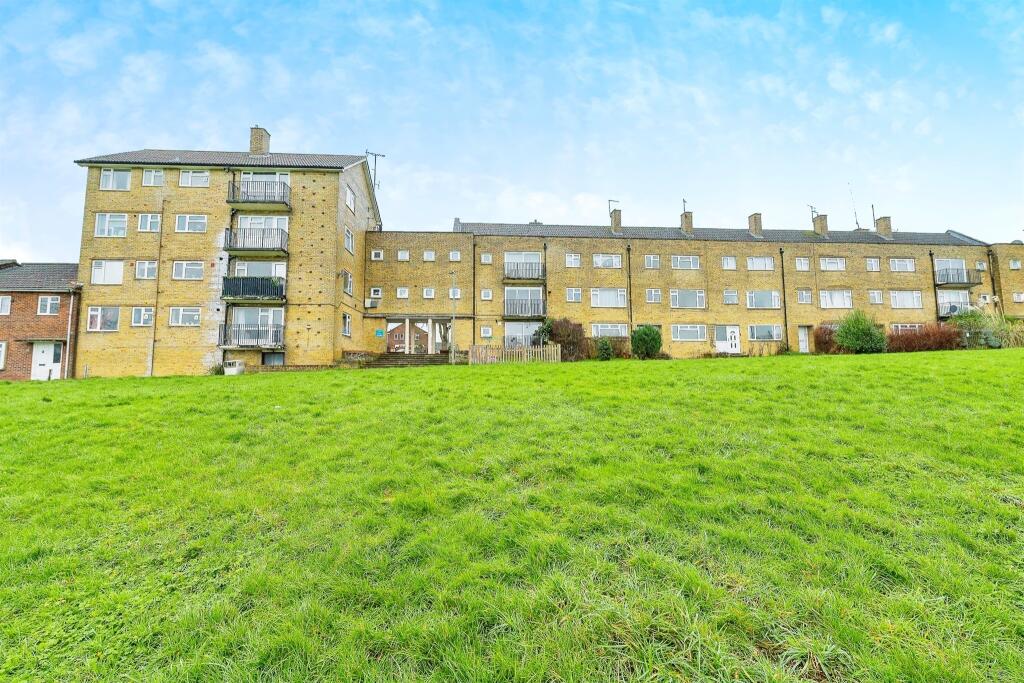 3 bedroom flat for sale in Knightsbridge Way, Hemel Hempstead, HP2