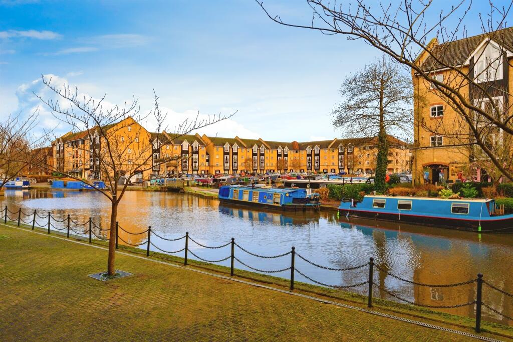 Main image of property: Stationers Place, Hemel Hempstead