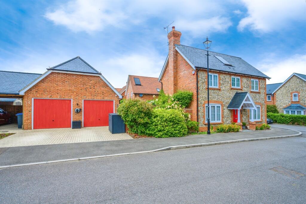 Main image of property: Farm End, Hemel Hempstead