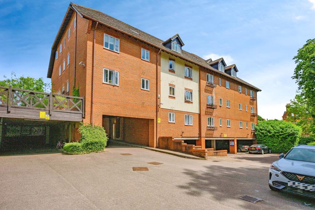 Main image of property: Alexandra Road, HEMEL HEMPSTEAD