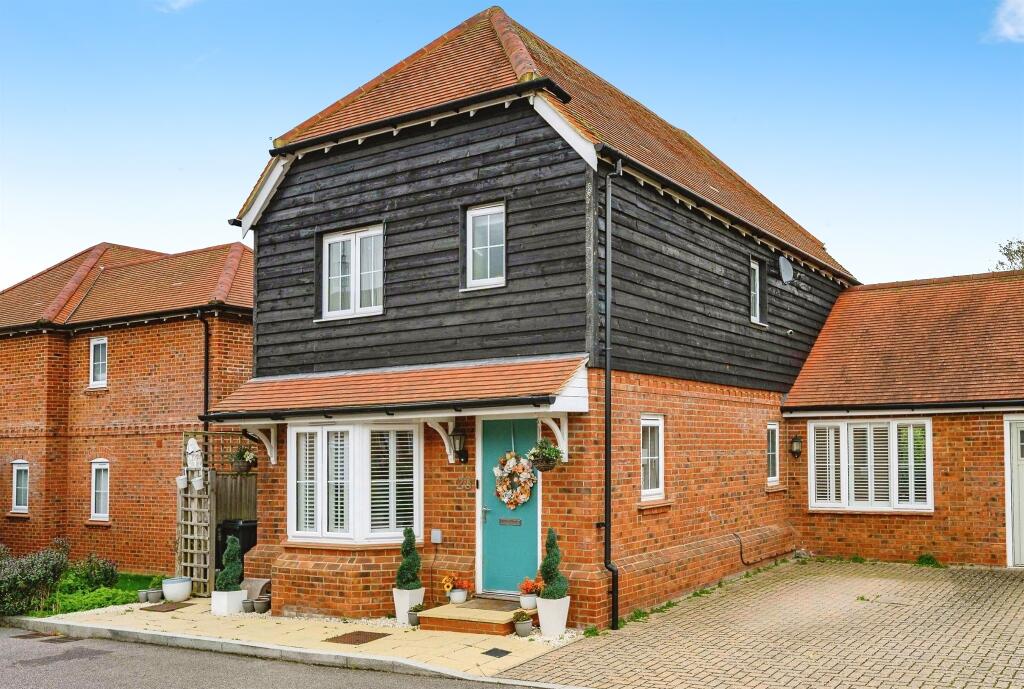 Main image of property: Oakhill Close, Hemel Hempstead