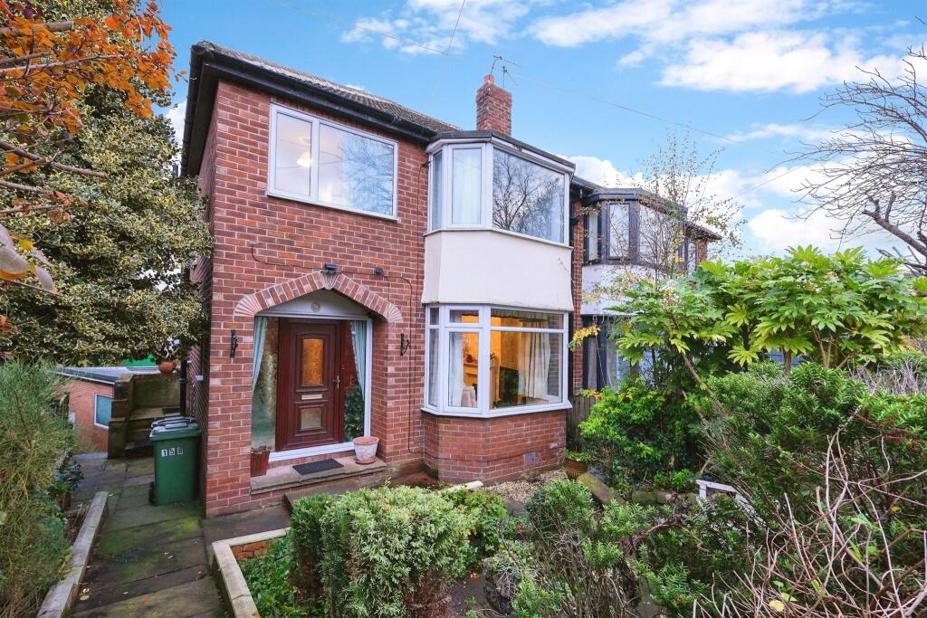 3 bedroom semi-detached house for sale in Aberford Road, Woodlesford, Leeds, LS26