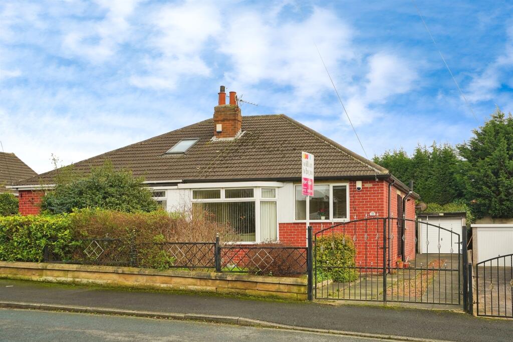 2 bedroom semi-detached bungalow for sale in Field End Crescent, Leeds, LS15