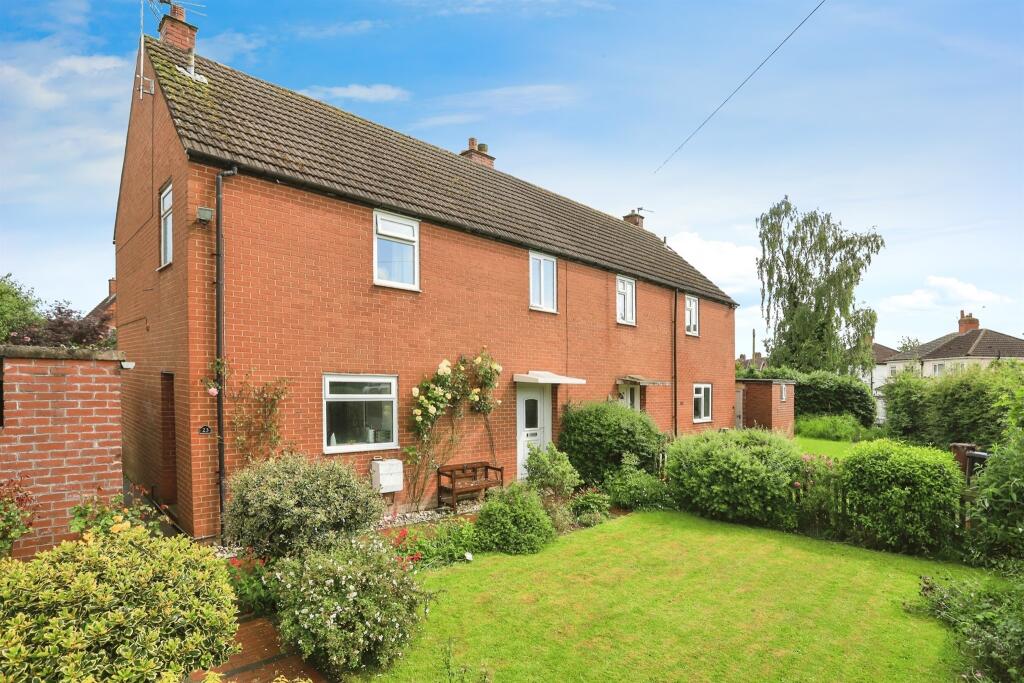 3 bedroom semidetached house for sale in Kirkfield Avenue, Thorner