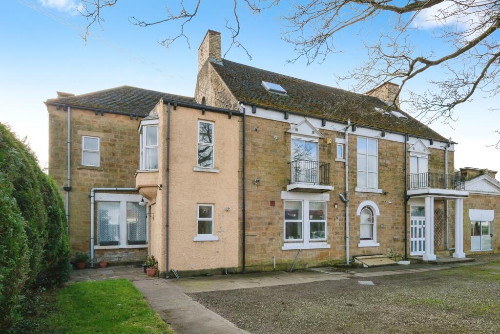 9 bedroom detached house for sale in Selby Road, Garforth, Leeds, LS25