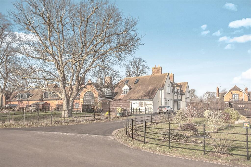 2 bedroom apartment for sale in Park, Soulbury, Leighton