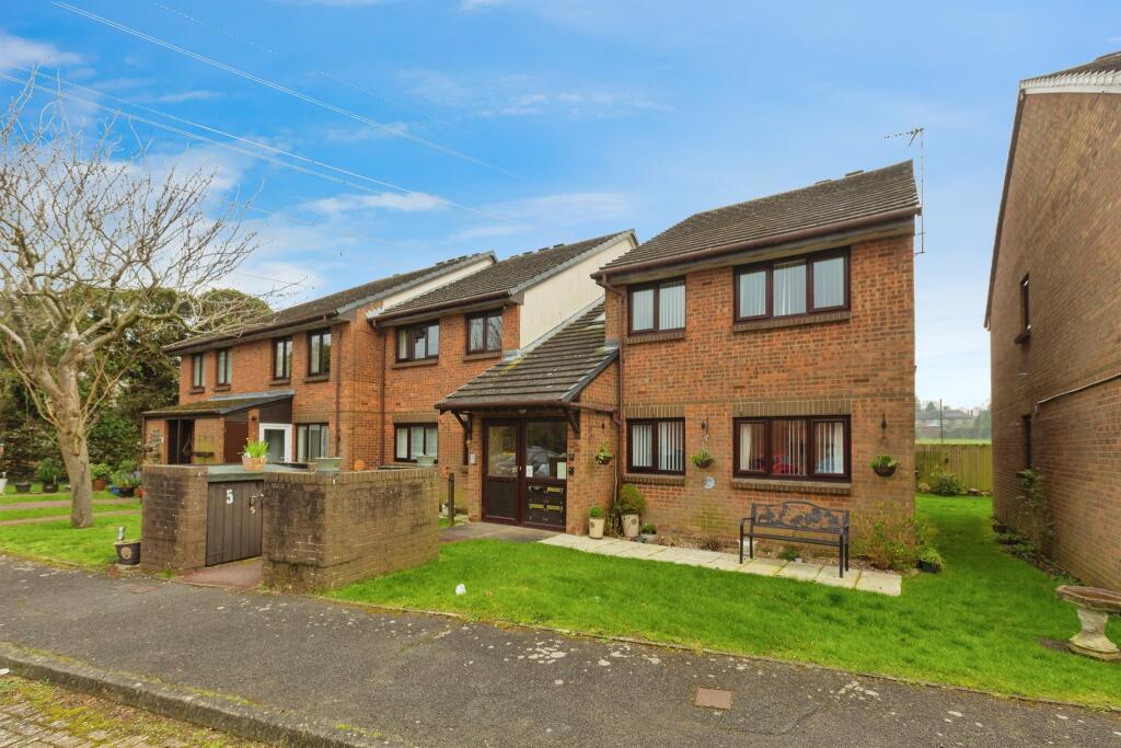 2 bedroom retirement property for sale in Ash Grove, Dunstable, LU5