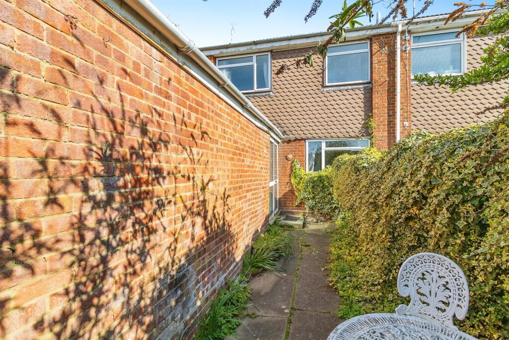 Main image of property: Grange Close, Linslade, Leighton Buzzard