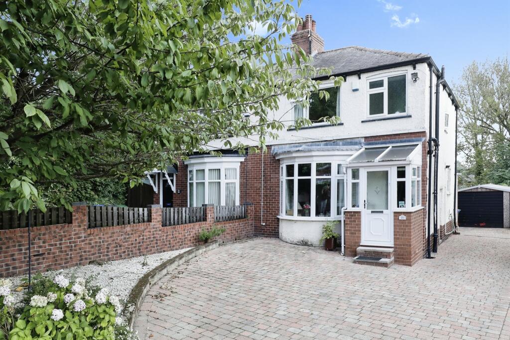 3 bedroom semi-detached house for sale in Stradbroke Avenue, Richmond ...