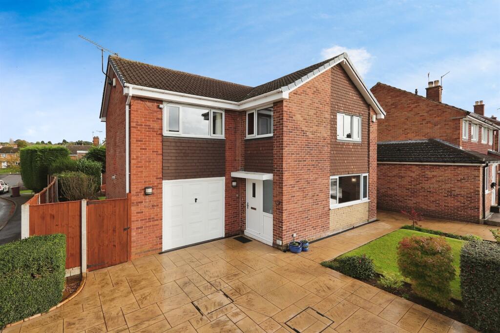 4 bedroom detached house for sale in Lime Tree Avenue, Killamarsh