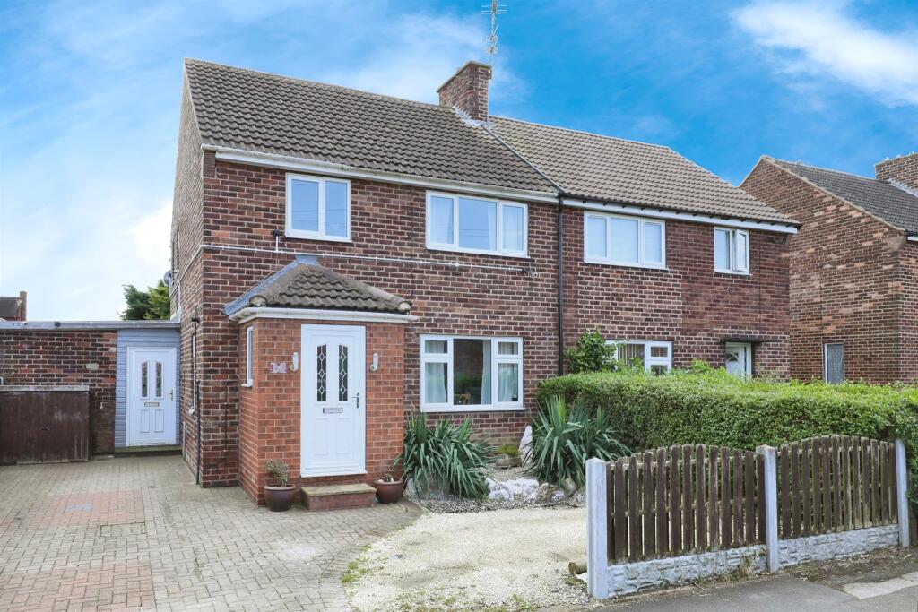 3 bedroom semidetached house for sale in Holderness Drive, Swallownest, Sheffield, S26