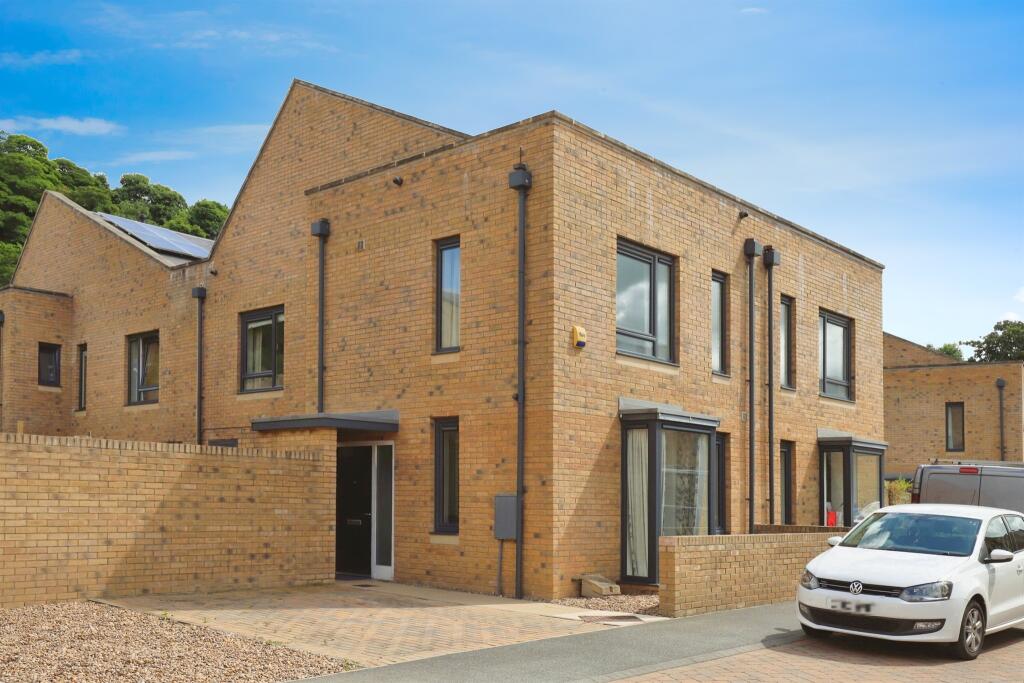 2 bedroom semidetached house for sale in Castle Croft Drive, Sheffield, S2