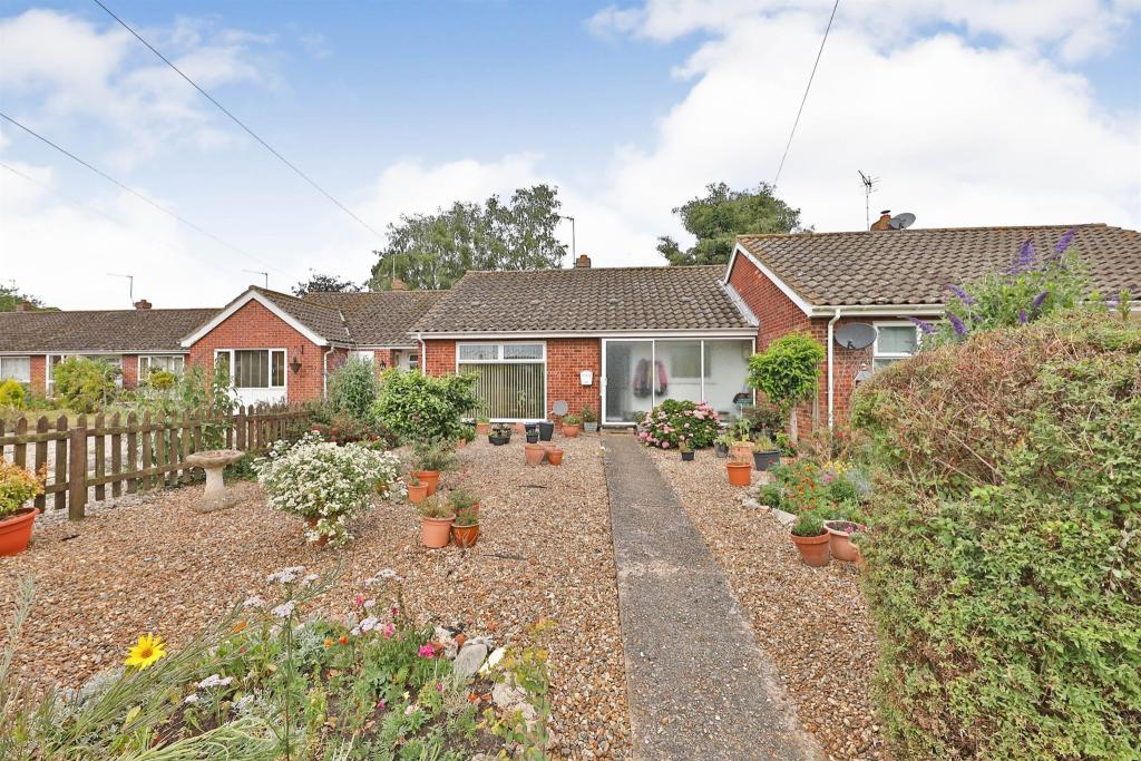 2 bedroom terraced bungalow for sale in Elm Close, North Elmham