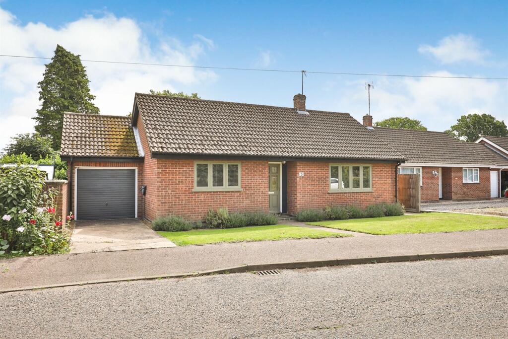 3 bedroom detached bungalow for sale in Rayners Way, Mattishall