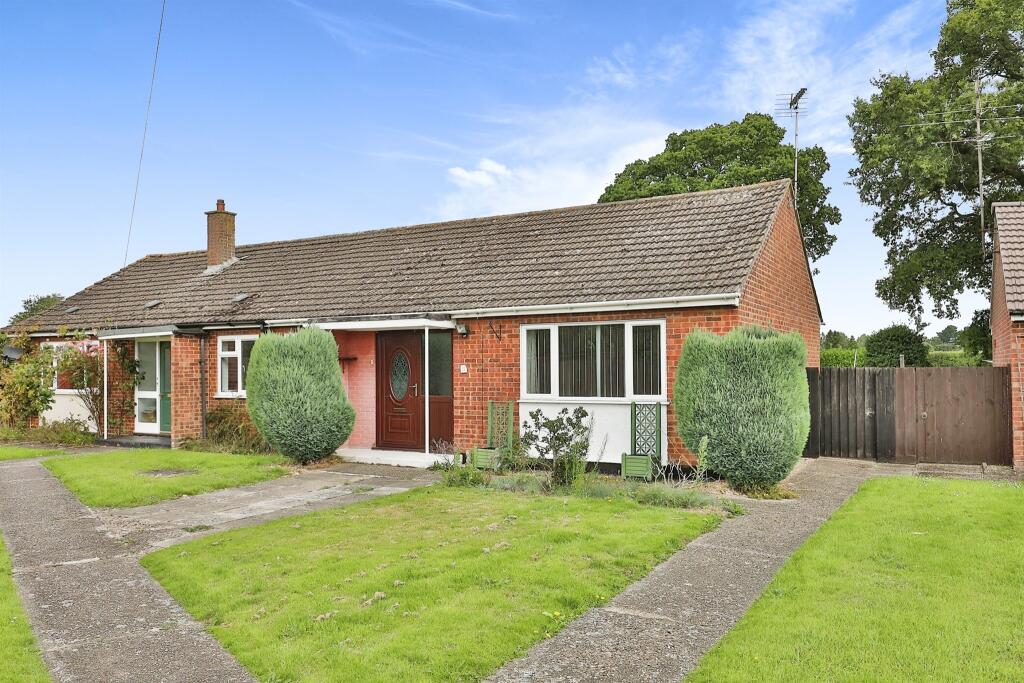 2 bedroom semi-detached bungalow for sale in Pear Tree Close ...