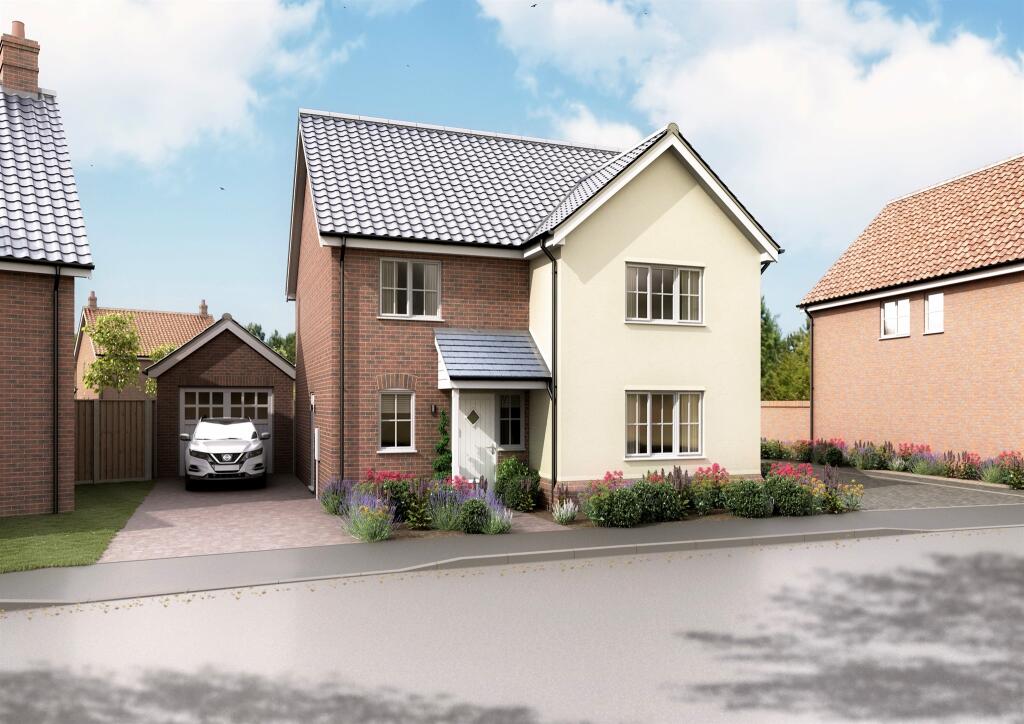 4 bedroom detached house for sale in Norwich Road, Yaxham, Dereham, NR19