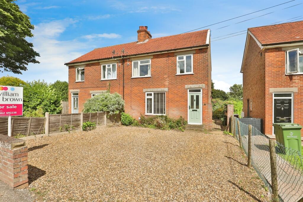 3 bedroom semi-detached house for sale in Northgate, Dereham, NR19