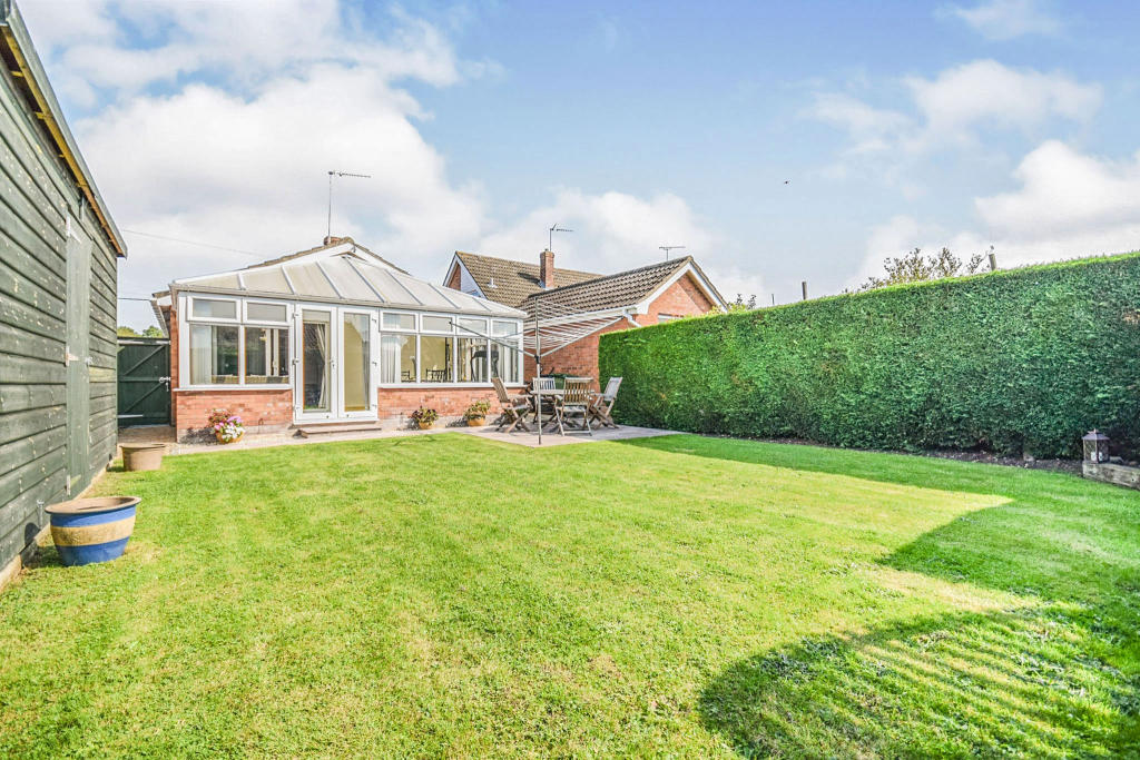 3 bedroom detached bungalow for sale in Stone Road, Toftwood, Dereham, NR19