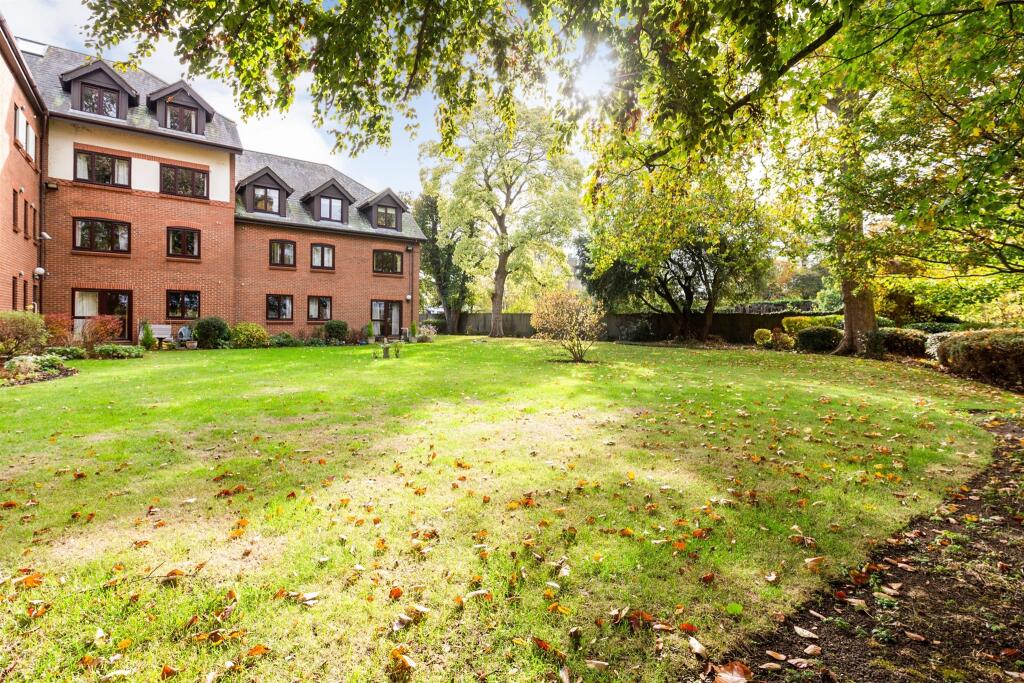 1 bedroom retirement property for sale in Lawnsmead Gardens, Newport