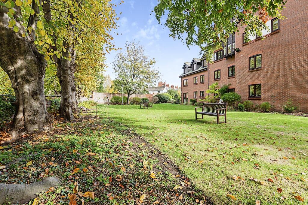 1 bedroom retirement property for sale in Lawnsmead Gardens, Newport